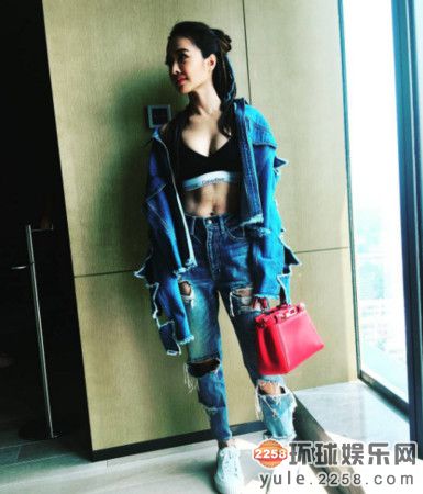 蔡依林露腹肌