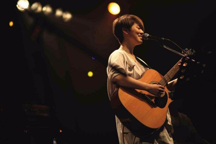 岑宁儿《追光者》现场版MV出炉,不同版本哪个才是最爱?