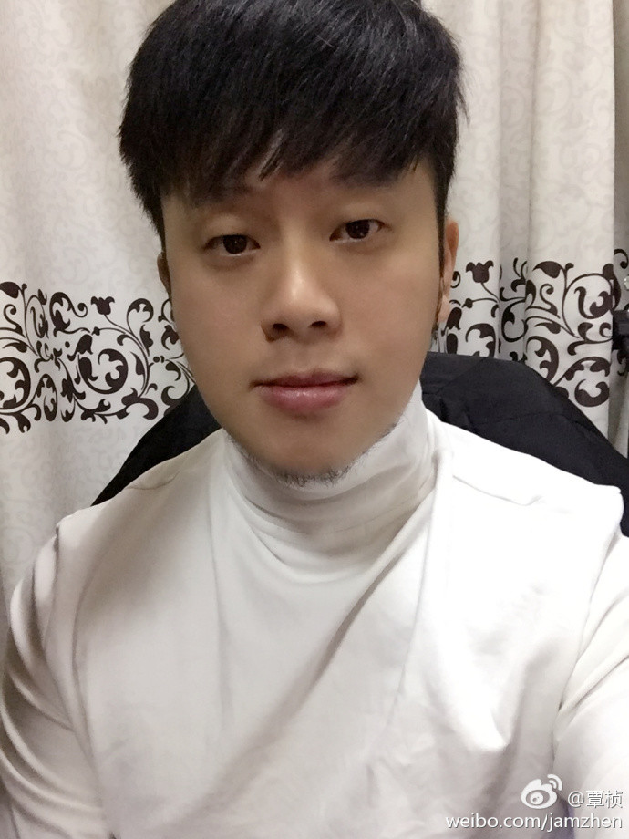 年仅34岁的覃桢是一位音乐圈中相当有才华的音乐人.