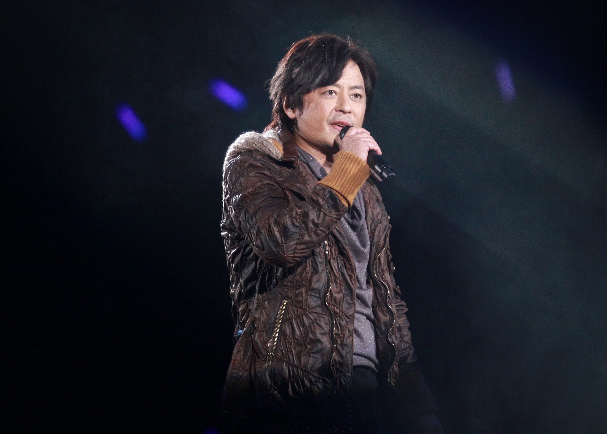 叱咤乐坛30年的王杰,曾遭下毒,如今无奈退出歌坛