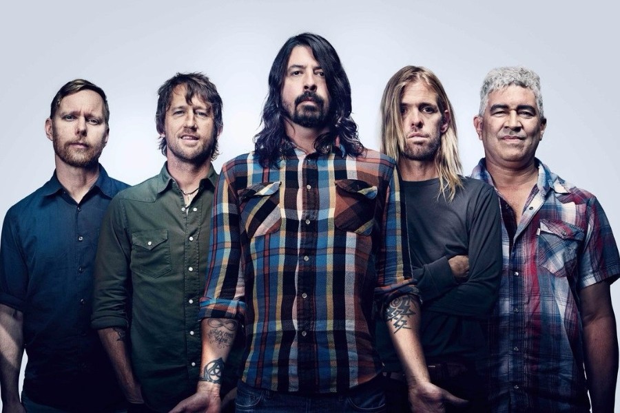 摇滚乐团foo fighters发布录音室大碟,第四次获英国专辑榜冠军