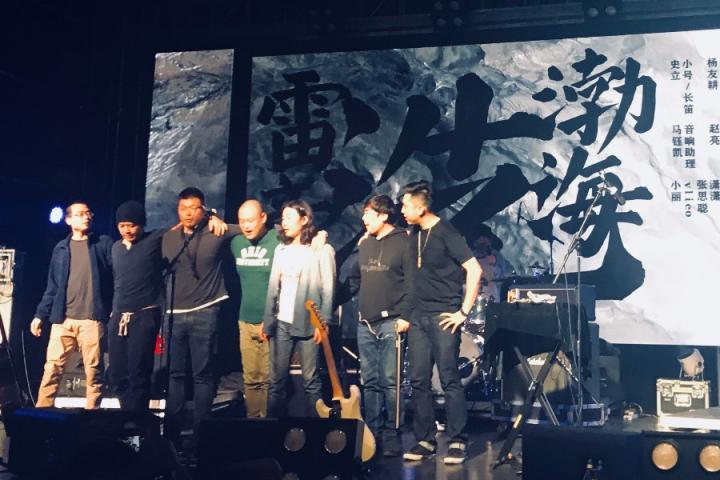 万青新专主打曲目首次亮相