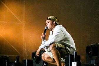 黄旭新单曲《黄绿青蓝紫》，即使成名也不忘初心