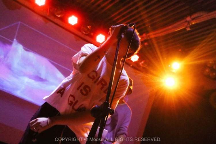 说唱后,就被人称为女版蛋堡;天马行空的想象力是音乐人大包子身上一种